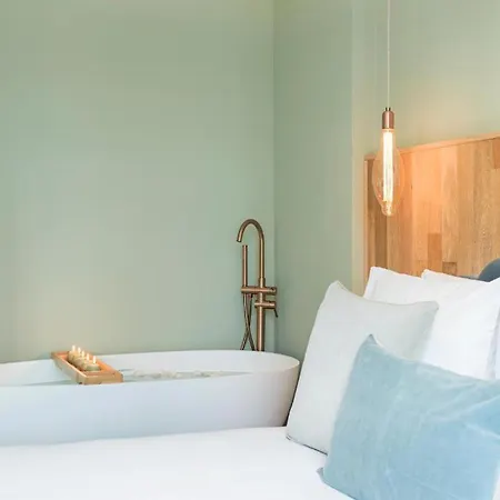 Amazing 2br 4p - Eiffel Tower 5 Apartman *